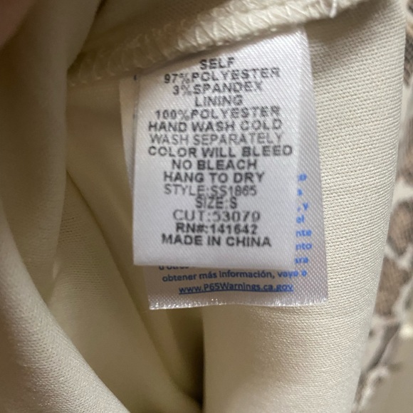 Sleeveless snake skin print dress -right over knee - Picture 4 of 4